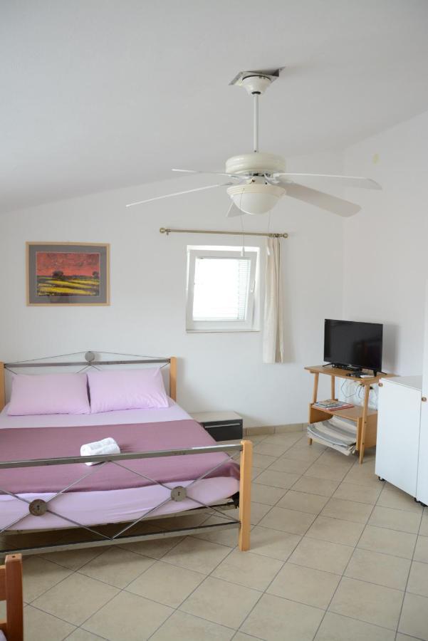 Apartments Marina Ražanac Quarto foto